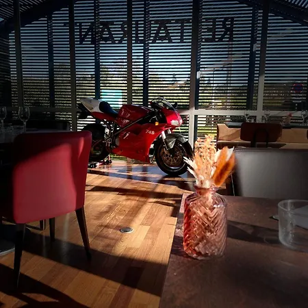 吉奈餐厅酒店 酒店